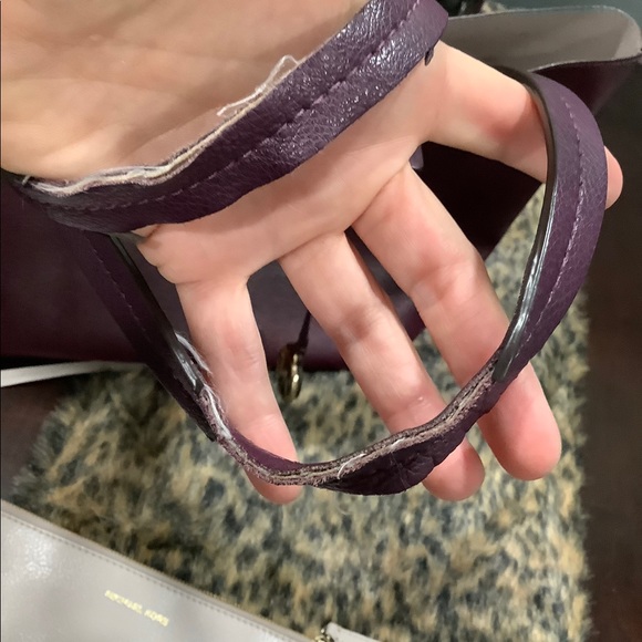 MICHAEL KORS LEATHER TOTE AND POUCH - Picture 8 of 11